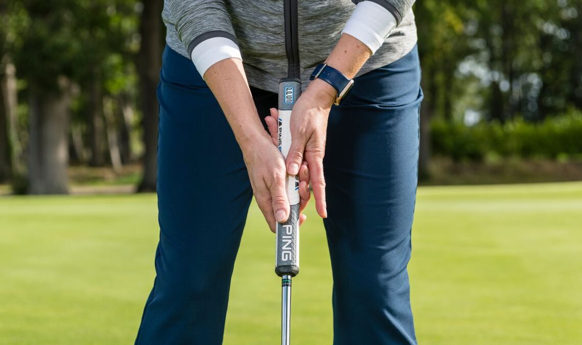 Reverse Overlap Putting Grip Explained