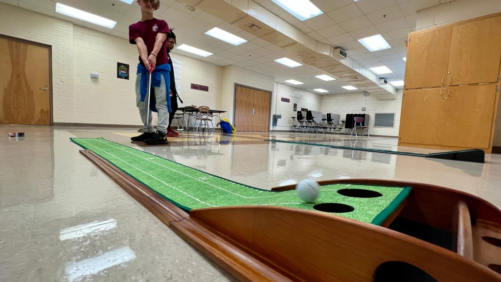 School for ‘at-risk’ students using golf to teach patience, discipline