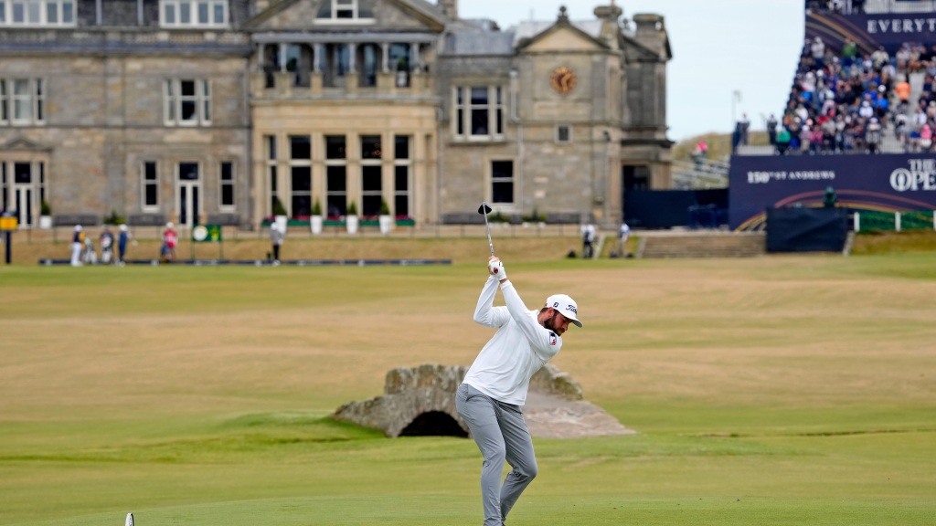Cameron Young leads, Rory McIlroy is two shots back