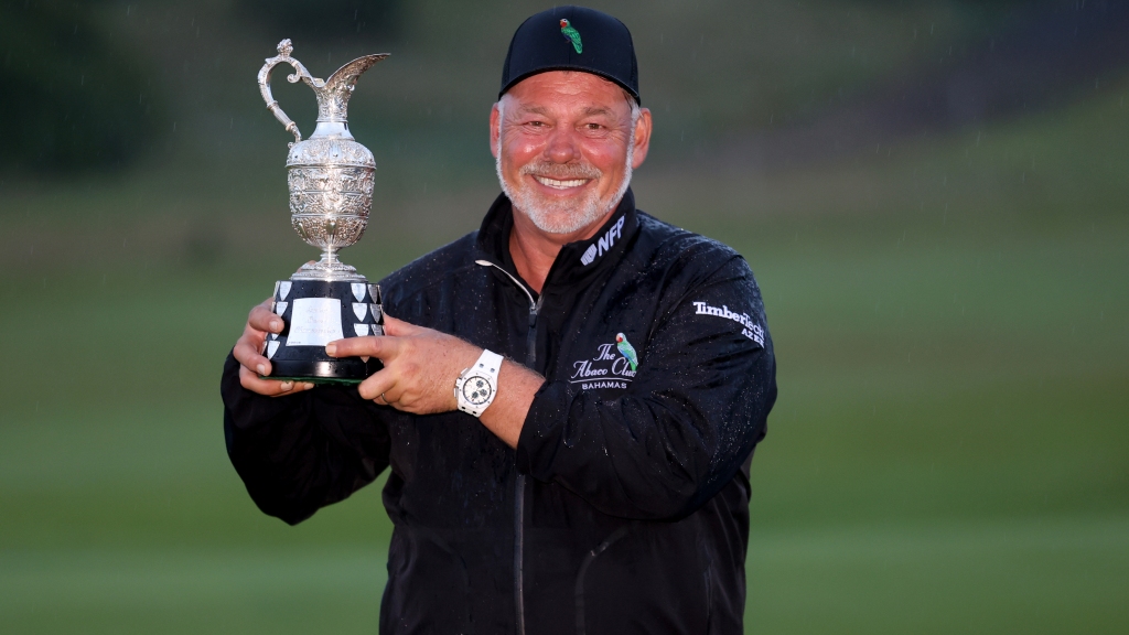 Darren Clarke wins with 72nd hole birdie