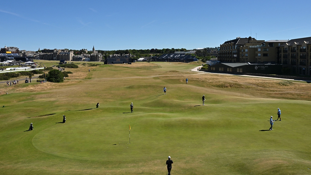 How big are the double greens at the Old Course?