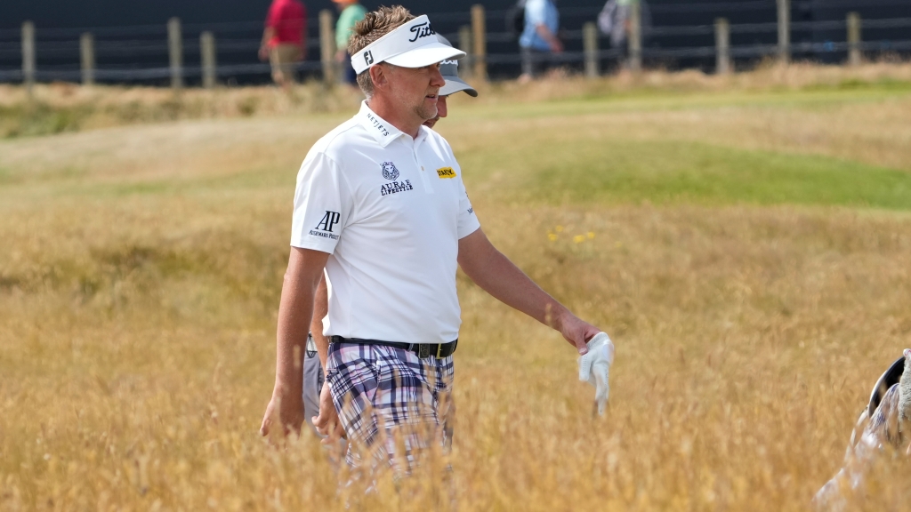 Ian Poulter nearly toe-pulled an iron OB