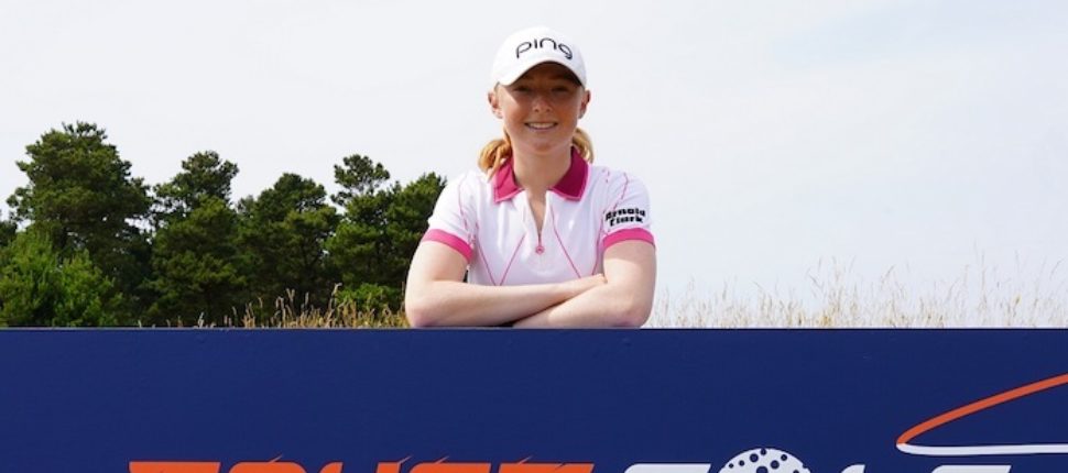 Scots prospect Louise Duncan turns pro