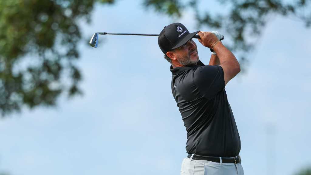 Scott Piercy makes several changes to game, including caddie