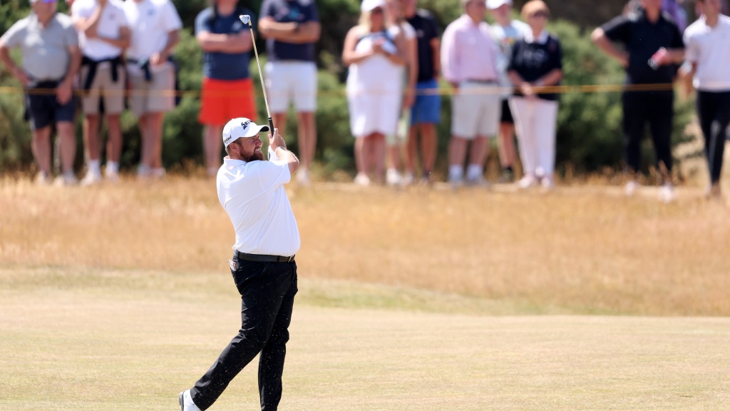 Shane Lowry holes out twice for back-to-back eagles