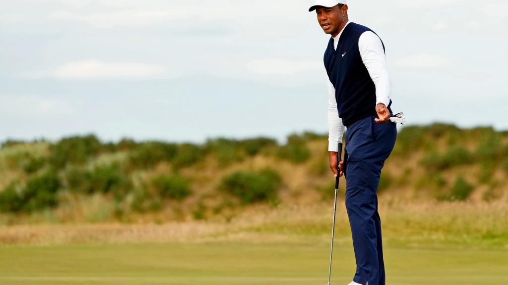 Tiger Woods struggles at 2022 British Open on Thursday