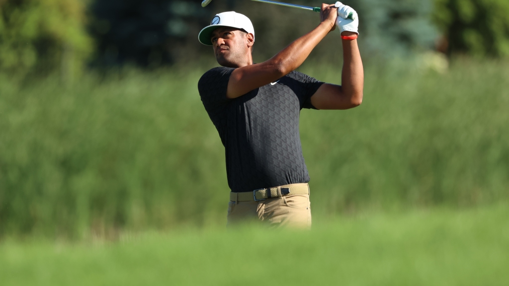 Tony Finau shares early lead after his first round