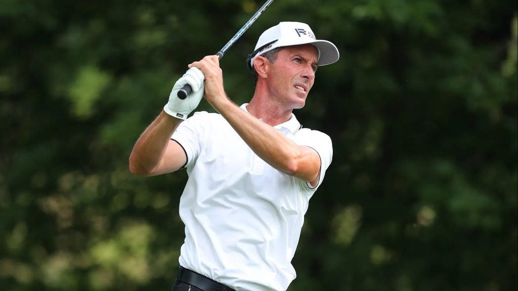 Mike Weir leads Dick’s Sporting Goods Open