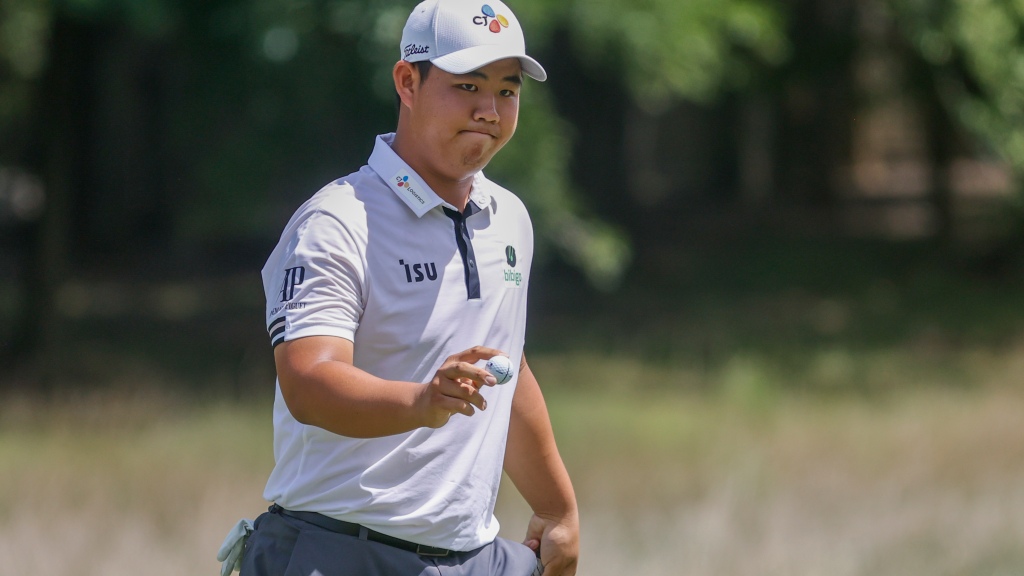 Tom Kim steamrolls the field with 62 to win Wyndham Championship