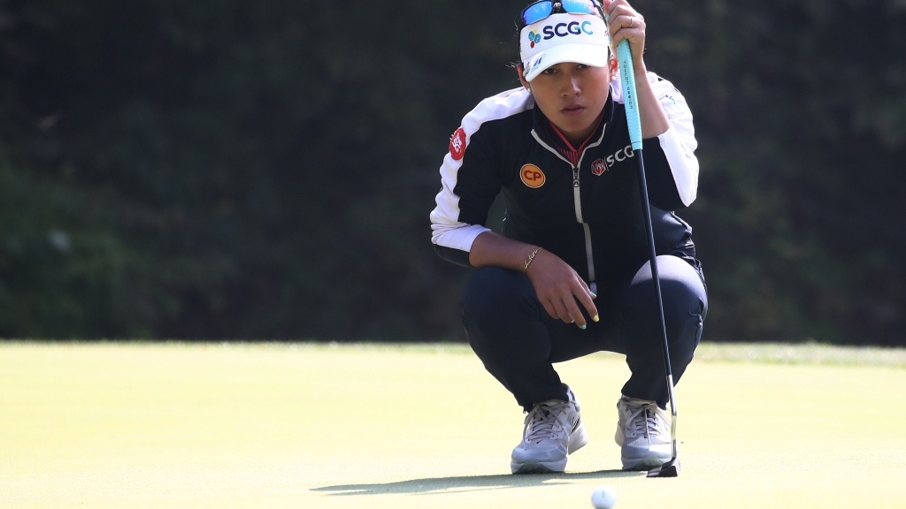 Atthaya Thitikul leads in South Korea, closing in on World No. 1