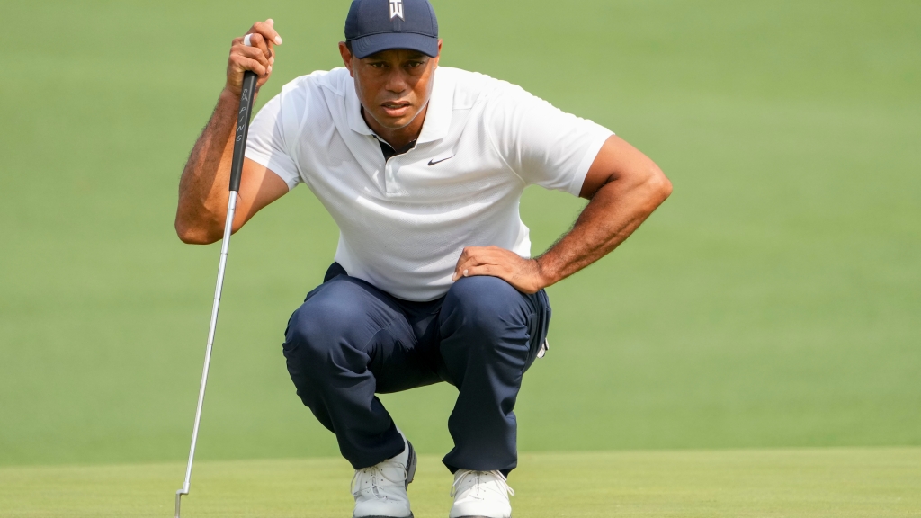 Tiger Woods struggles early Thursday at Augusta National.