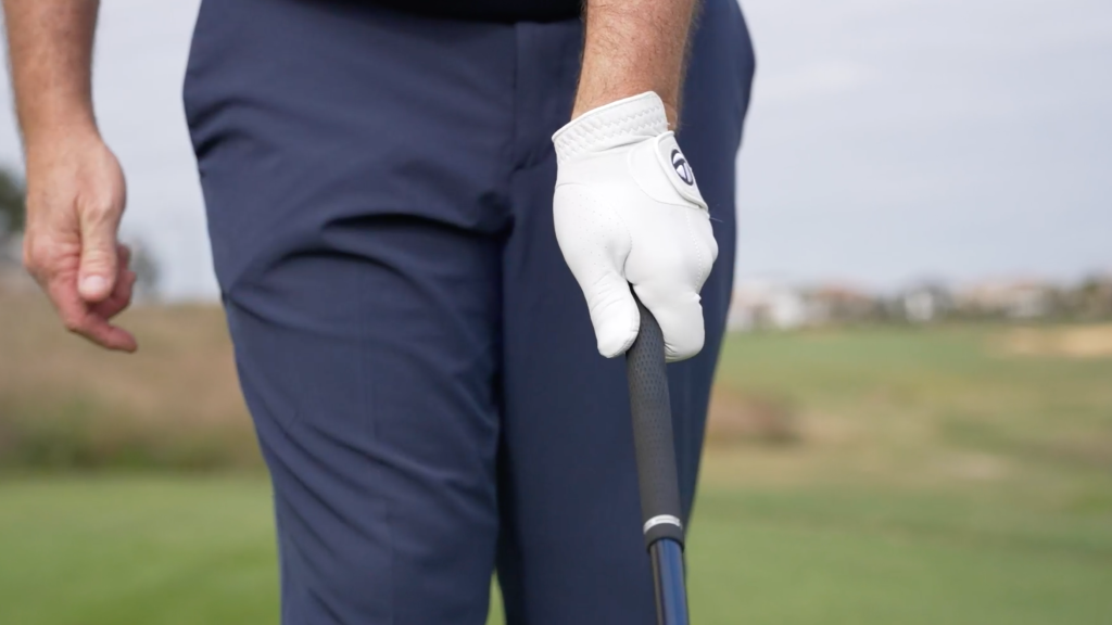 Tips on how to hold the golf club properly