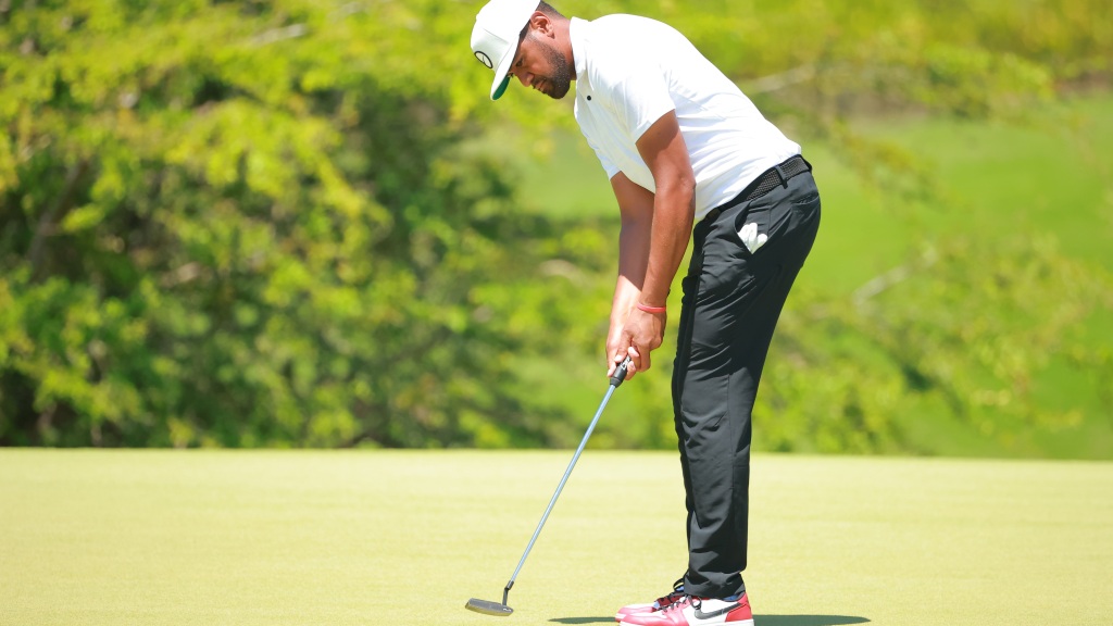 Tony Finau surges into second-round lead