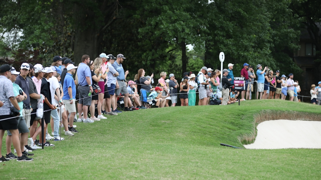 Fans show up to Cedar Ridge Country Club in droves