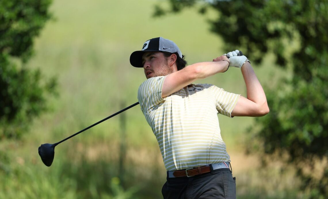 Golfers Earn Invitation To NCAA Championships