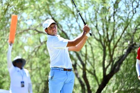 Men's Golf Earns Top Seed In Match With Record Performance