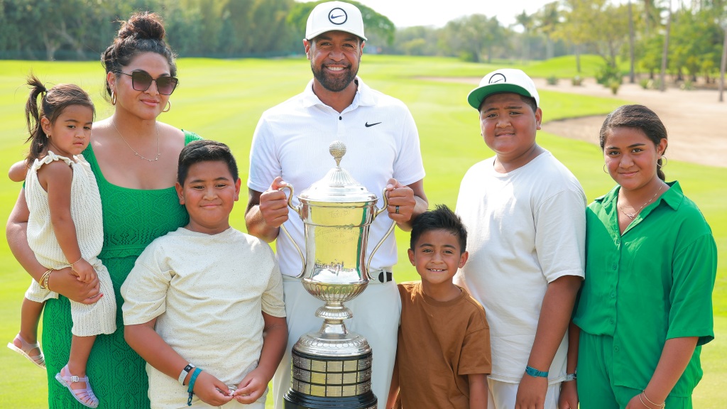 Tony Finau caddied for kids at par-3 course hours after Mexico Open