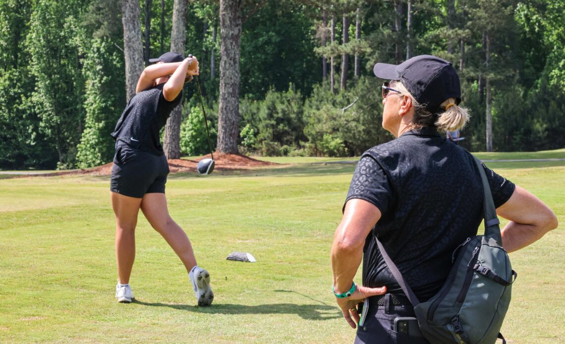 Women's Golf Blog: Party of One