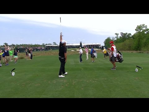 Patrick Reed aces par-3 and runs to the green at Shell Houston Open