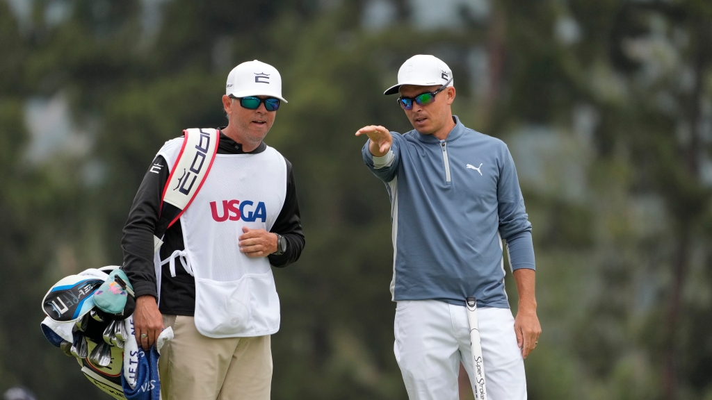 Rickie Fowler nabs early lead at 2023 U.S. Open at LACC