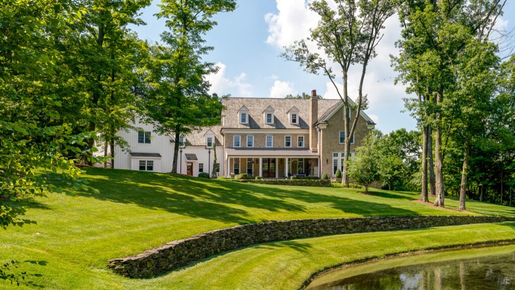 $8 million Ohio home includes private golf course