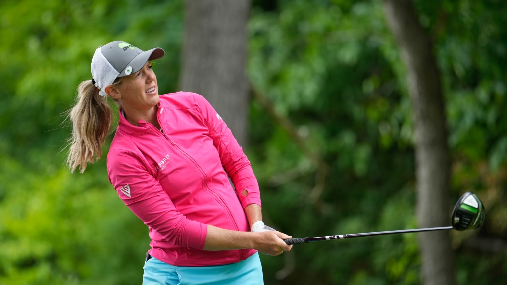 Amy Olson prepares to play U.S. Women’s Open while 7 months pregnant