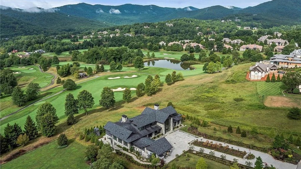 North Carolina home offers stunning views