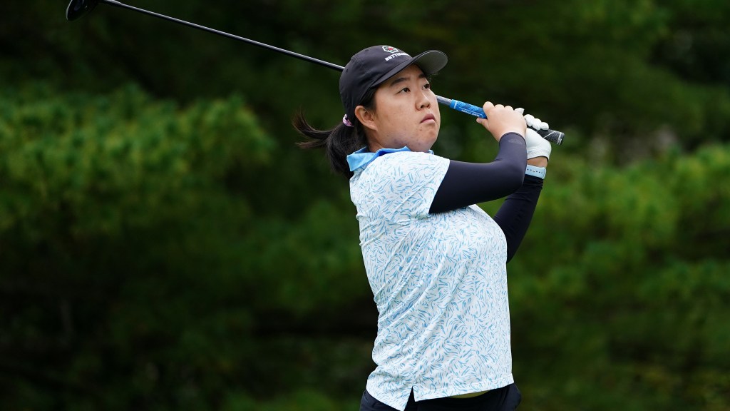 Ruixin Liu battles allergies, still leads LPGA event in Cincinnati