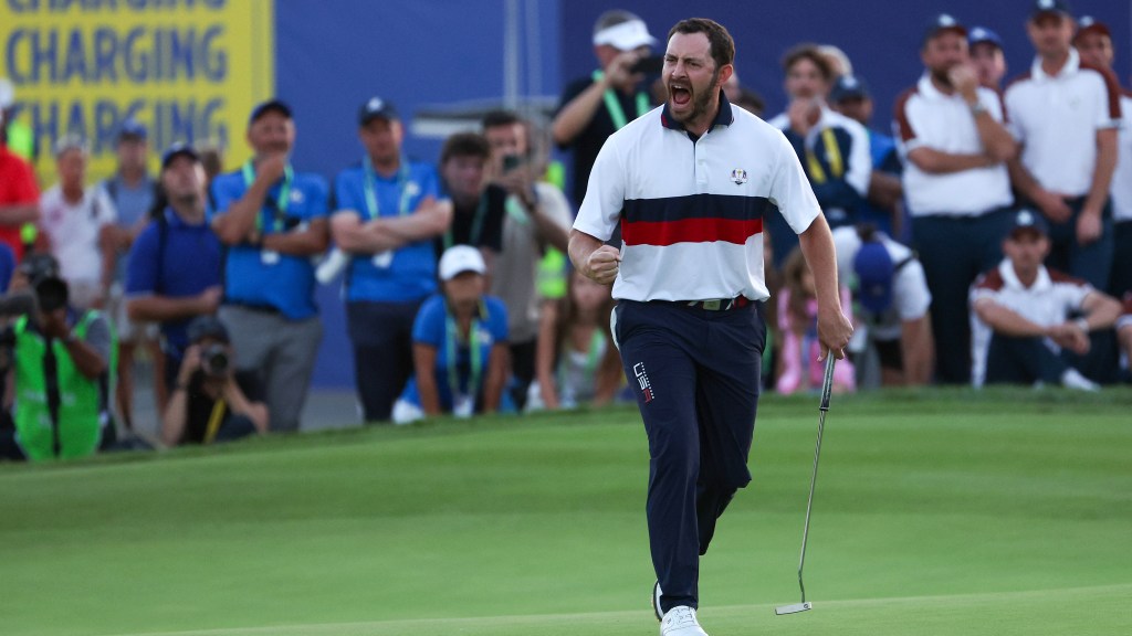 Team USA waves hats at fans after Patrick Cantlay wins Ryder Cup match