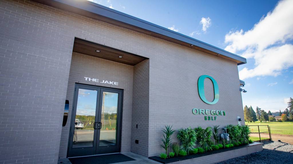 Oregon Ducks golf teams get new state-of-the-art $2.3M facility