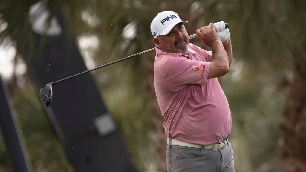 Angel Cabrera plays first competitive round after prison term