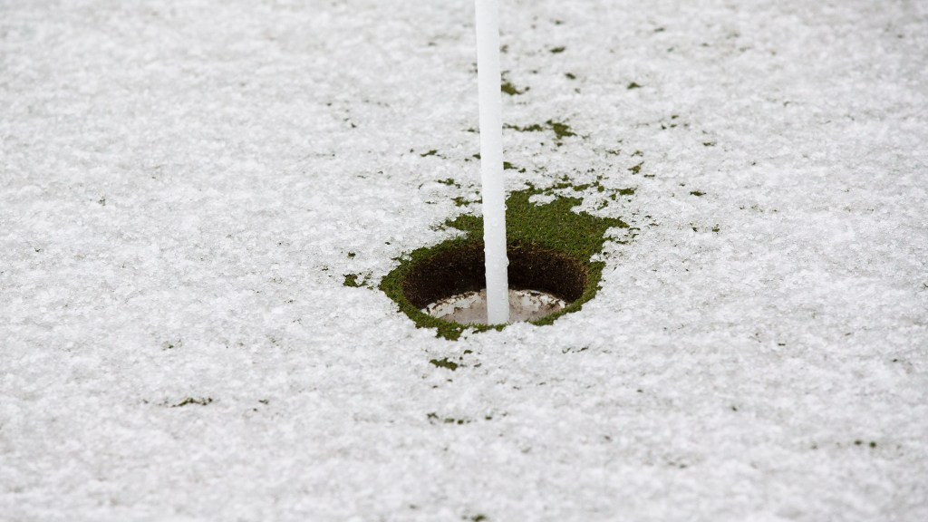 Ludvig Aberg uses snow broom to play home course during break