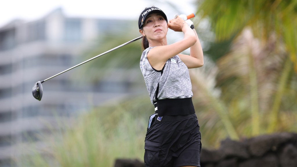 Lydia Ko tied for lead at Blue Bay LPGA, win away from Hall of Fame