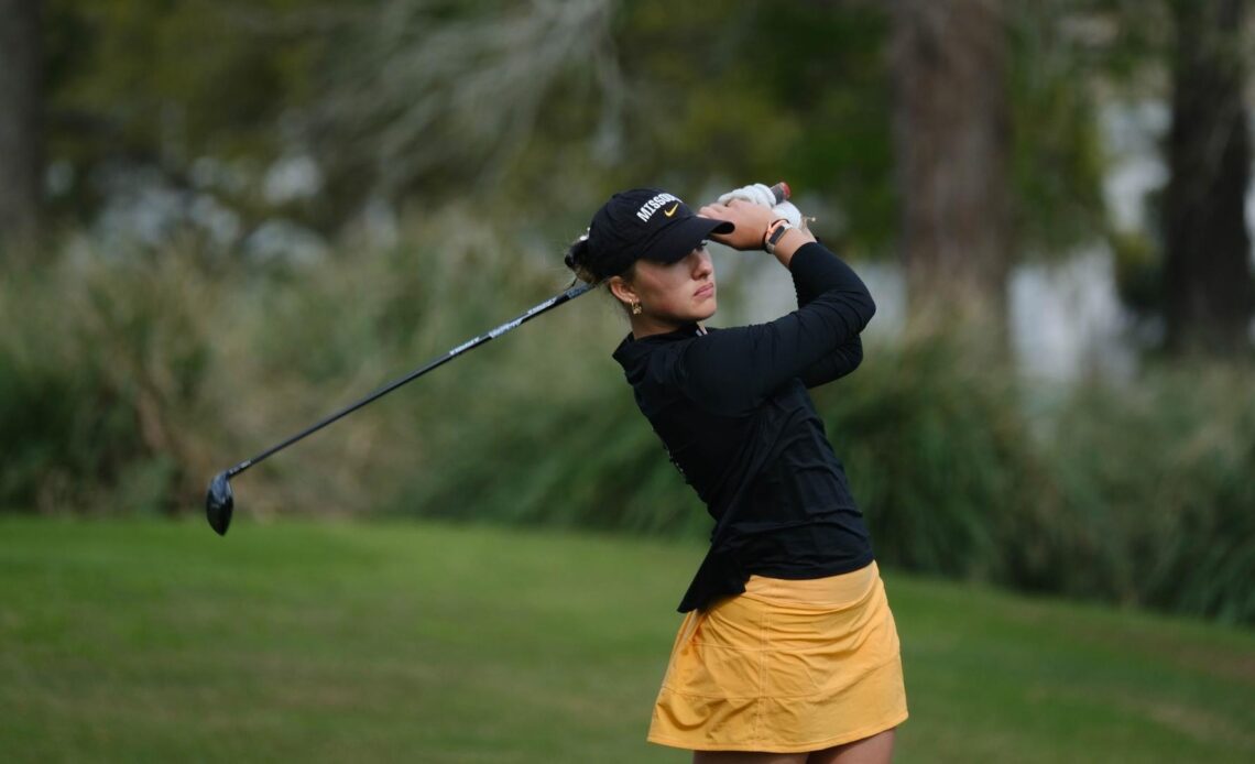 Women's Golf in First After Day Two