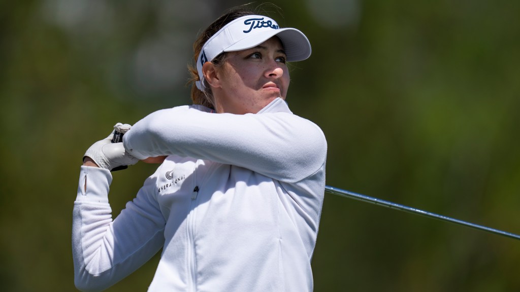 Past champ Anna Davis misses cut after slow play penalty