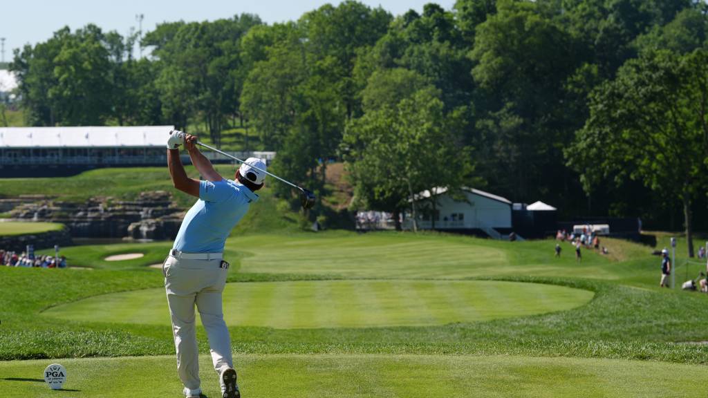 Alejandro Tosti drives par-4 island green at 2024 PGA Championship