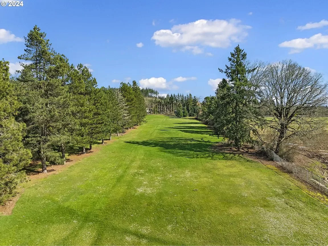 Former Oregon golf course fairways available for purchase on home site