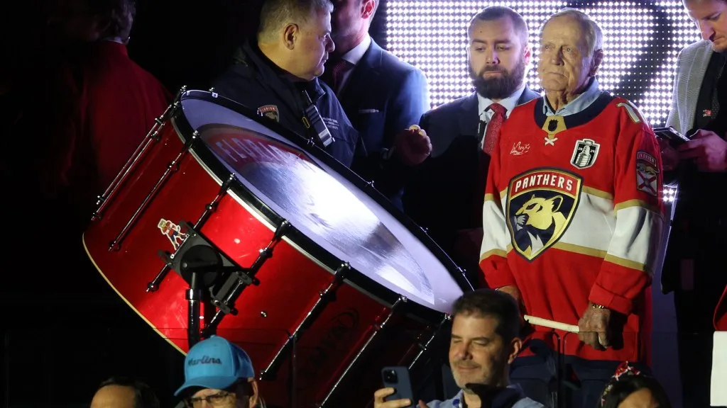 Jack Nicklaus bangs drum ahead of Stanley Cup Finals Game 5 in Florida