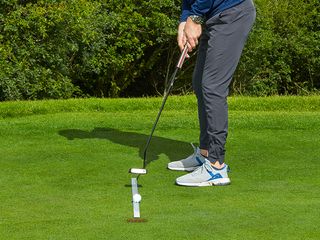 Ged Walters demonstrating the ruler drill for putting
