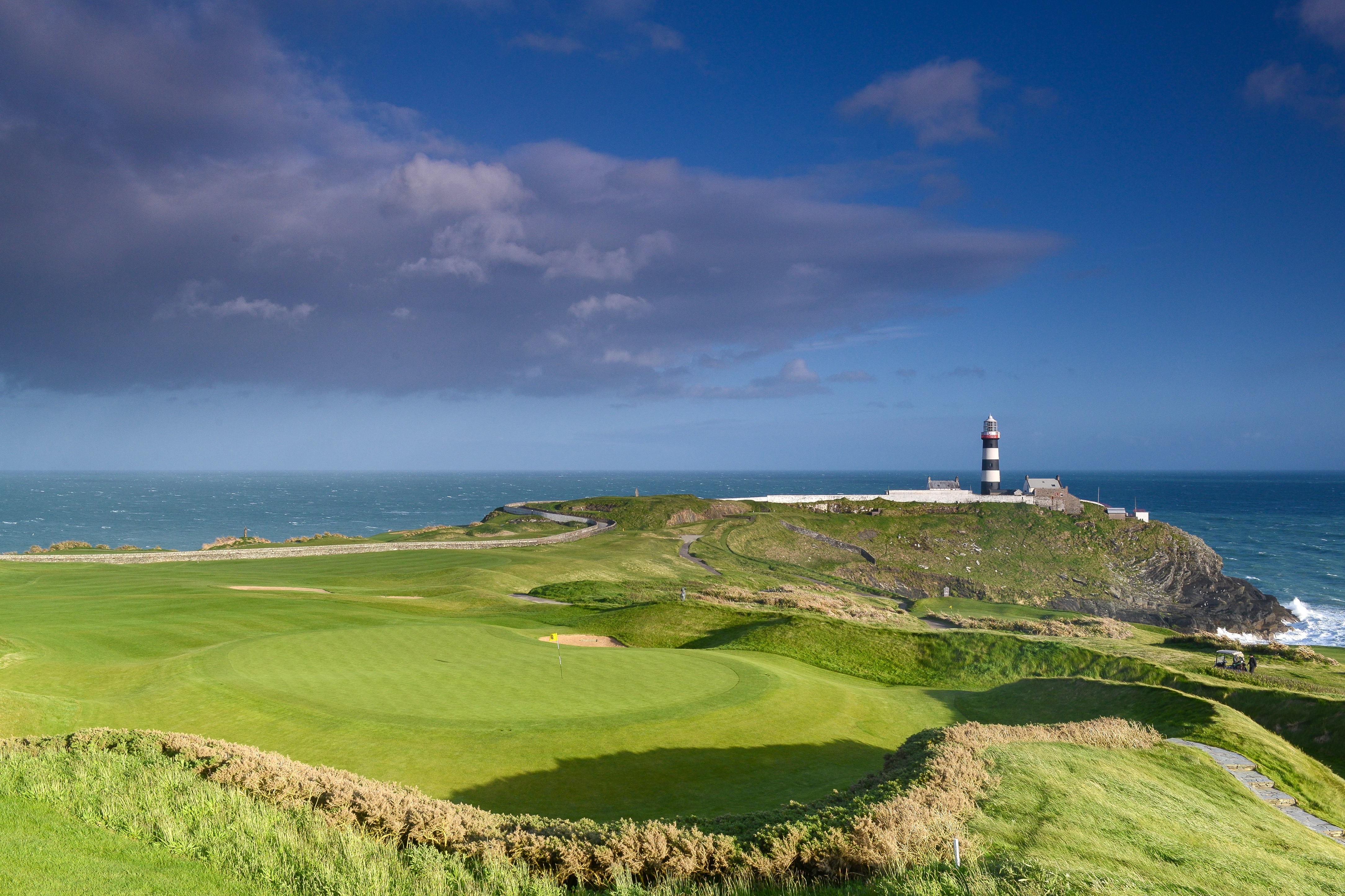 The 18th hole and lighthouse at Old Head