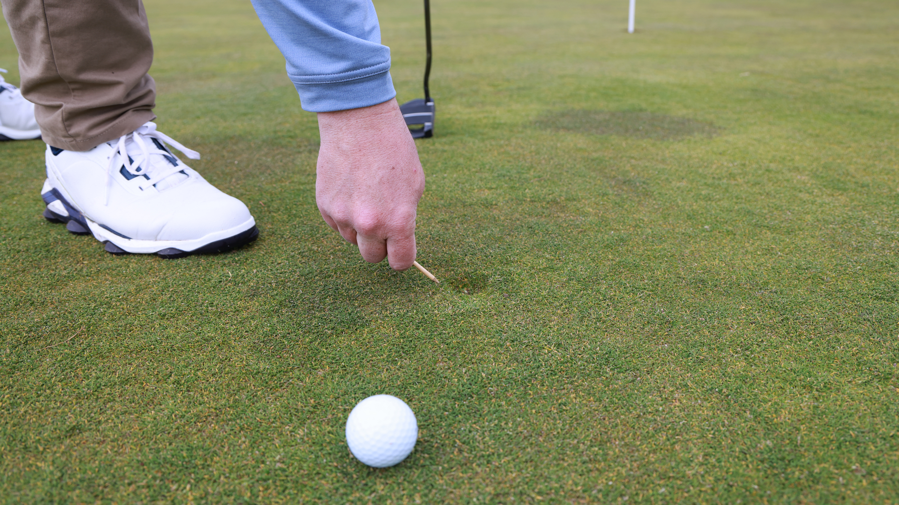 Repairing a pitch mark