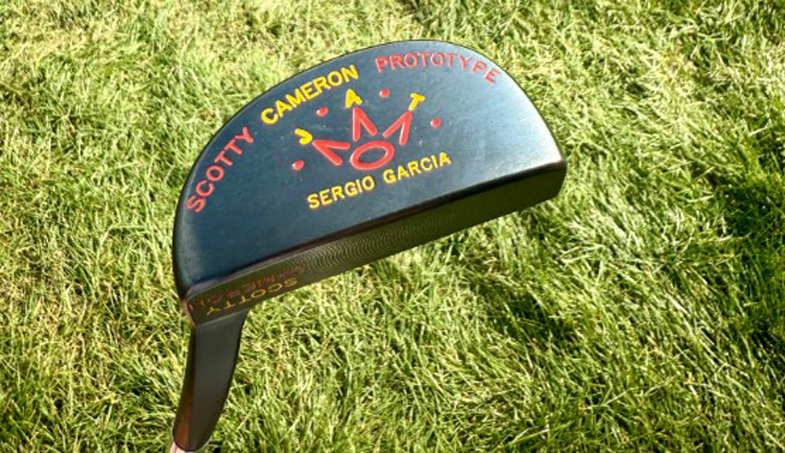 A close up of Sergio Garcia's putter